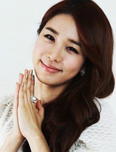 Nâng mũi sau bao lâu thì cắt chỉ và có đau không?