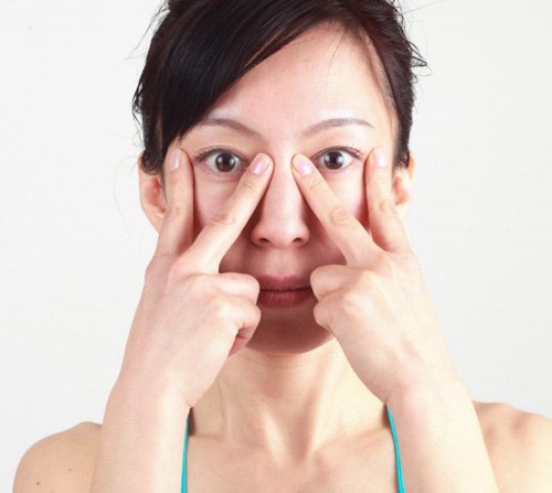 Xóa sổ mụn trên mũi cũng là cách cải thiện chiếc mũi xấu Mũi xấu phải làm gì