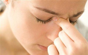 Vì sao nâng mũi xong lại bị vẹo lệch?