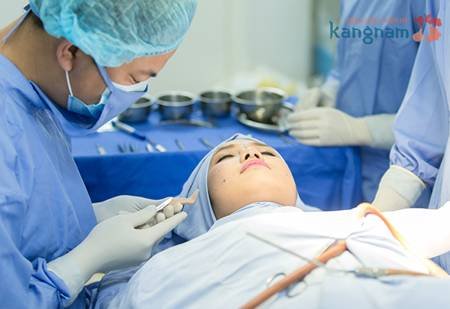 Tiến hành phẫu thuật thu gọn cánh mũi nội soi tại Kangnam Tiến hành phẫu thuật thu gọn cánh mũi nội soi tại Kangnam